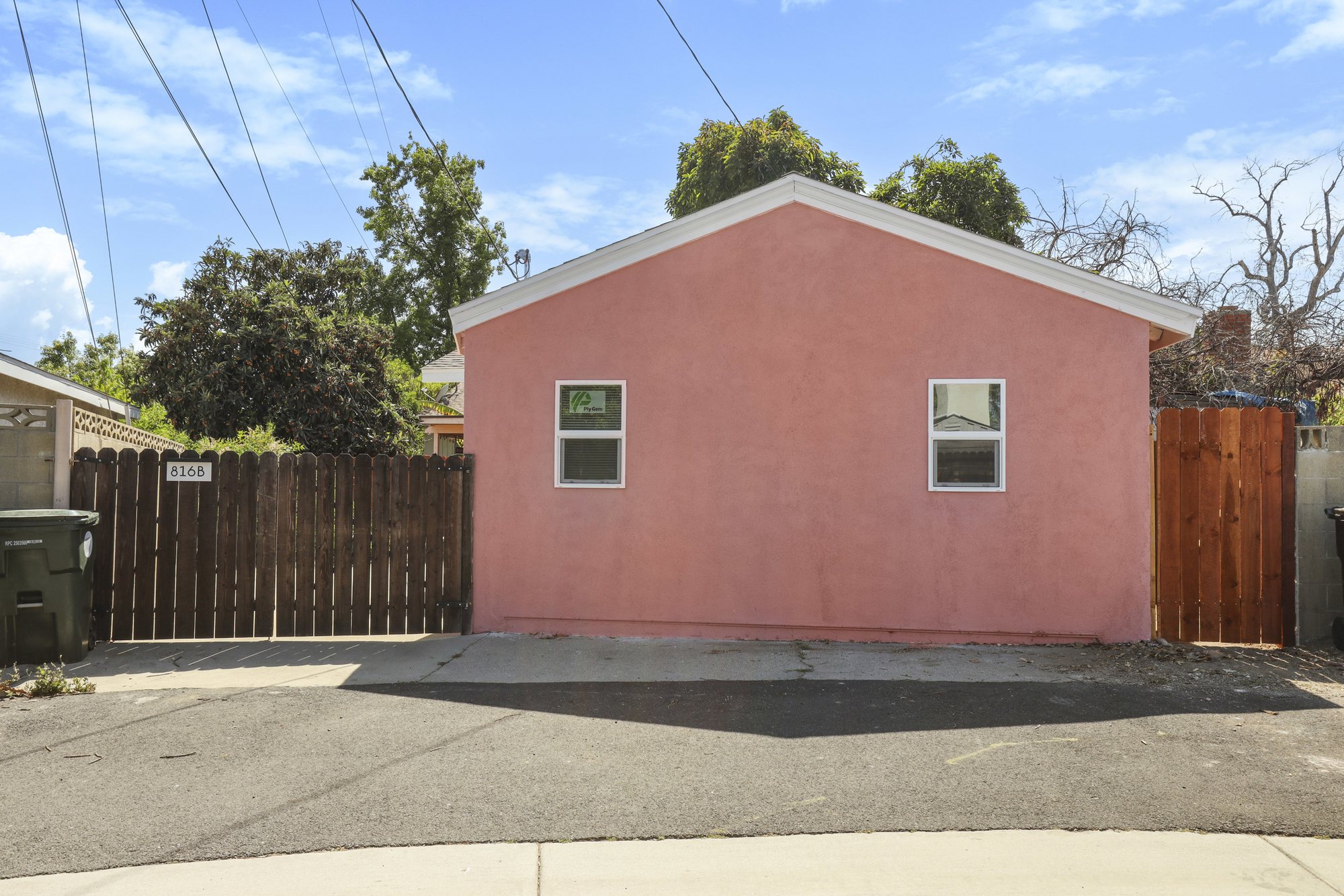 Bubblegum Bungalow - 5 mi to ONT airport Unit B in Upland furnished rental photo 5
