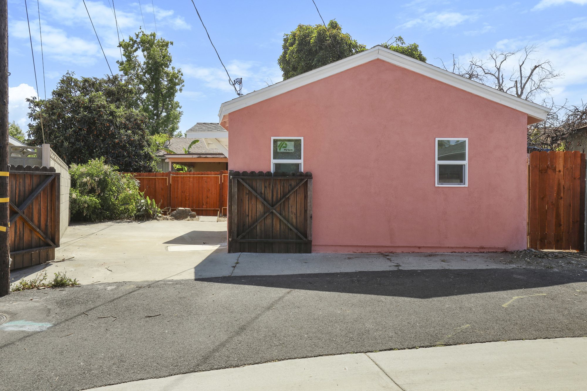 Bubblegum Bungalow - 5 mi to ONT airport Unit B in Upland furnished rental photo 6