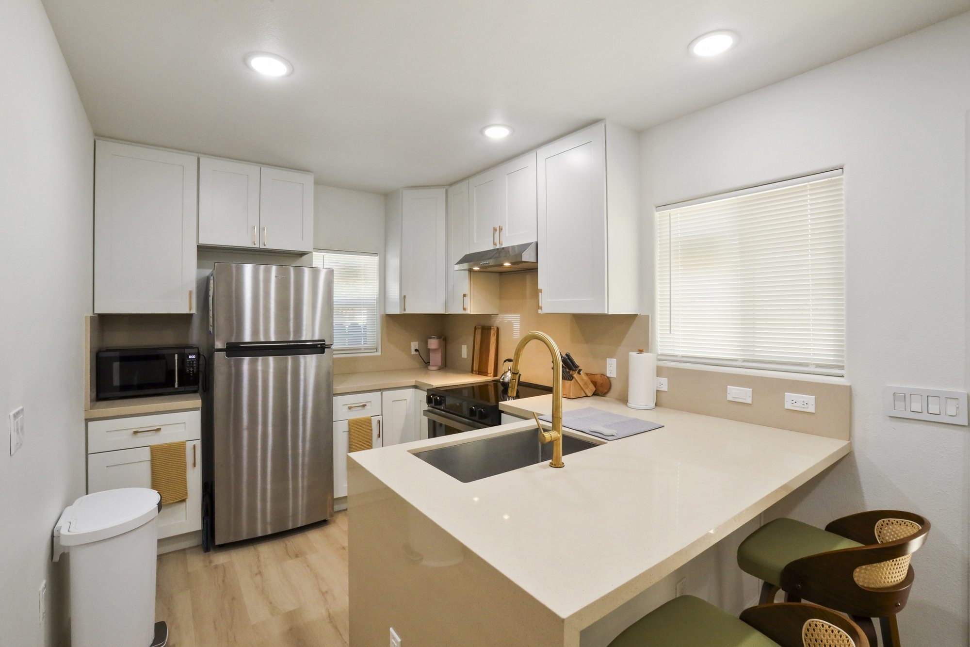 Bubblegum Bungalow - 5 mi to ONT airport Unit B in Upland furnished rental photo 10