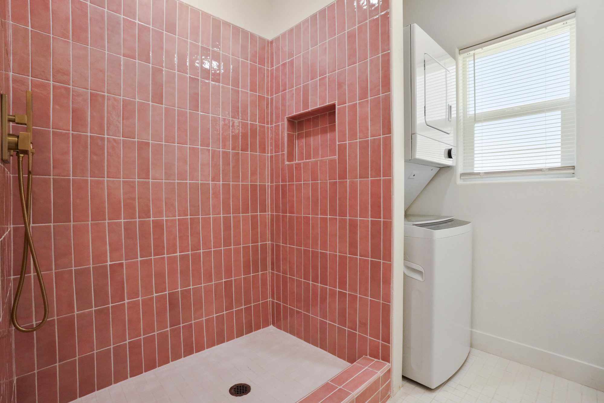 Bubblegum Bungalow - 5 mi to ONT airport Unit B in Upland furnished rental photo 15