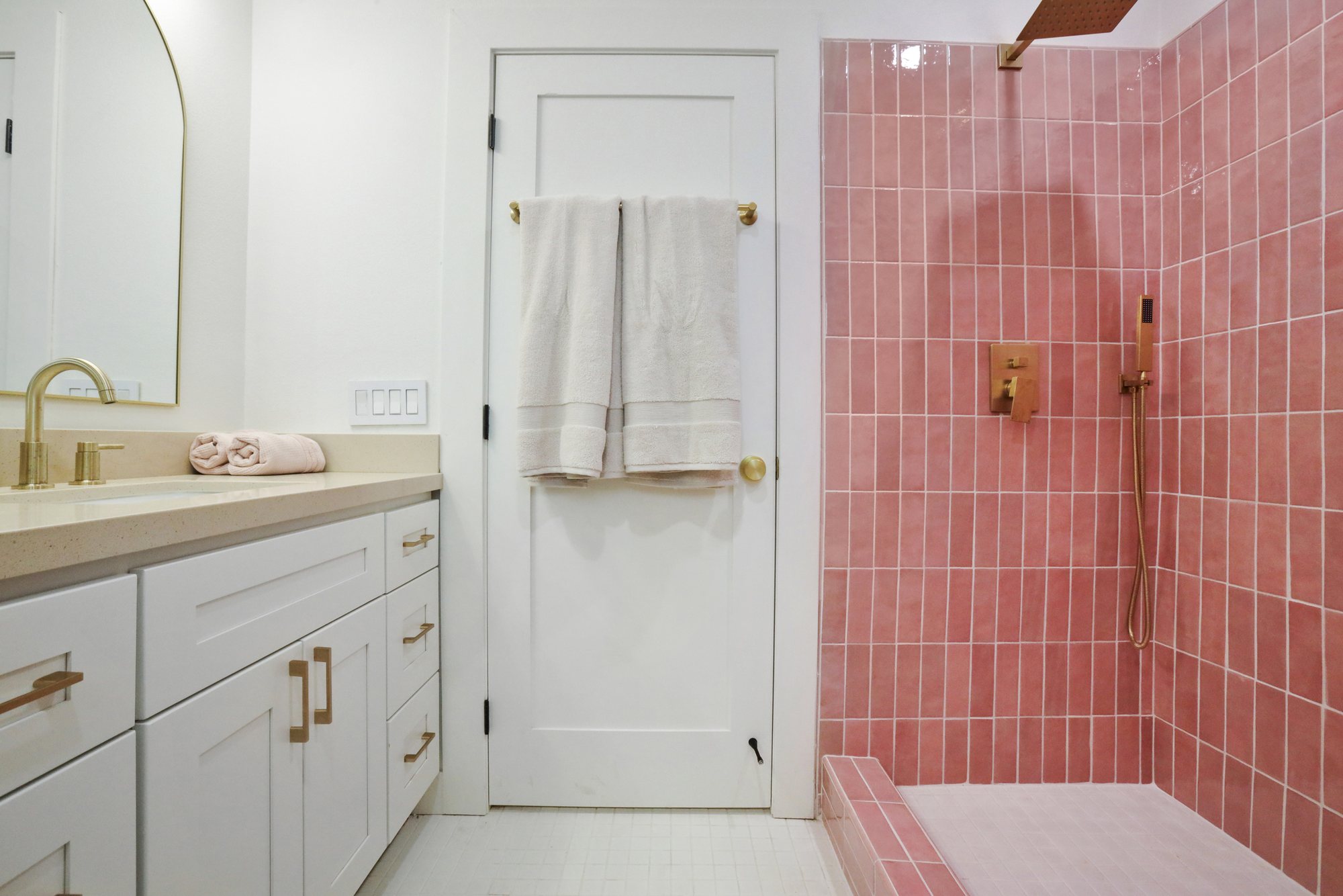 Bubblegum Bungalow - 5 mi to ONT airport Unit B in Upland furnished rental photo 17