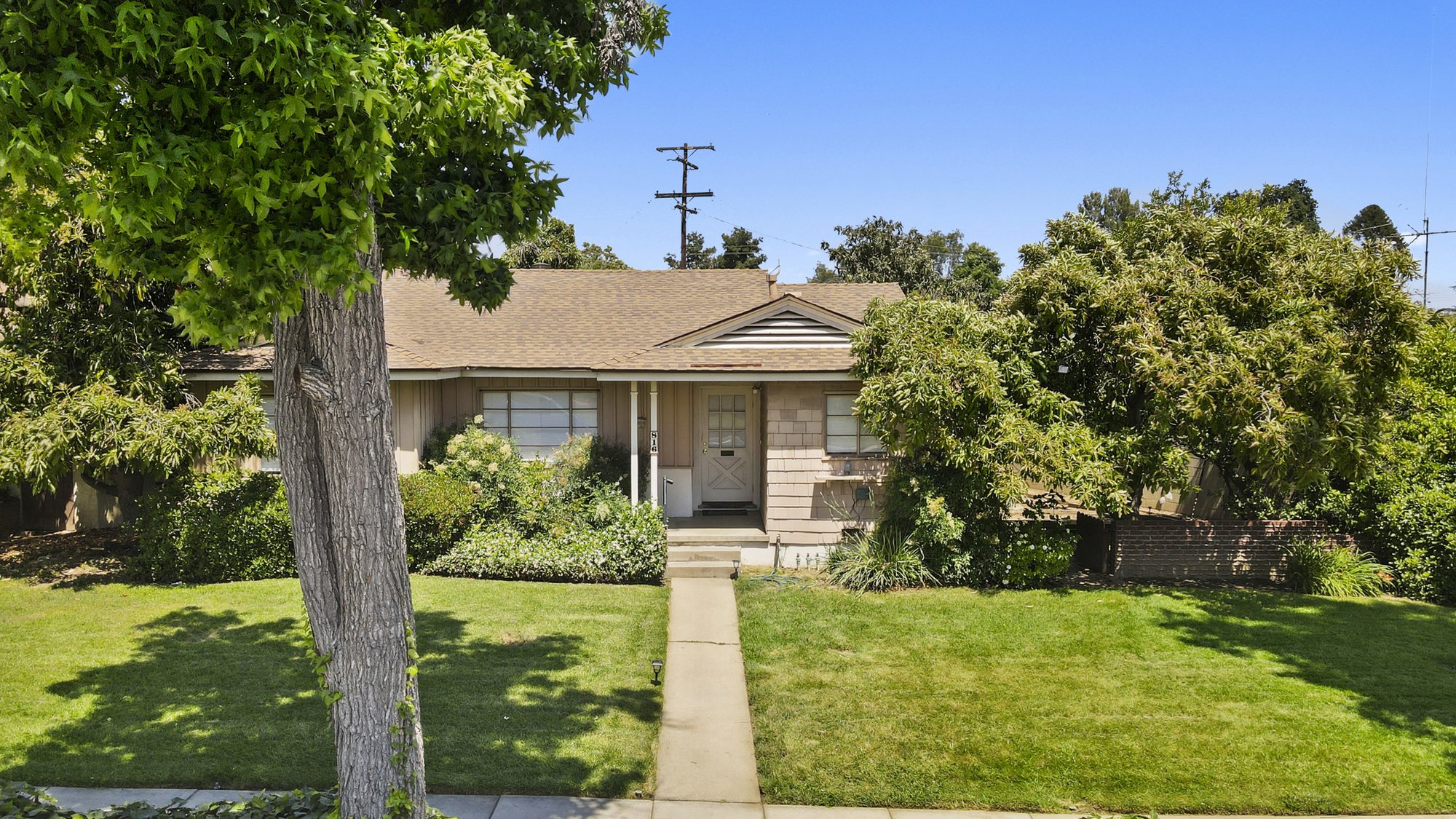 Mid Century Home on Quiet Street Front house in Upland furnished rental photo 3