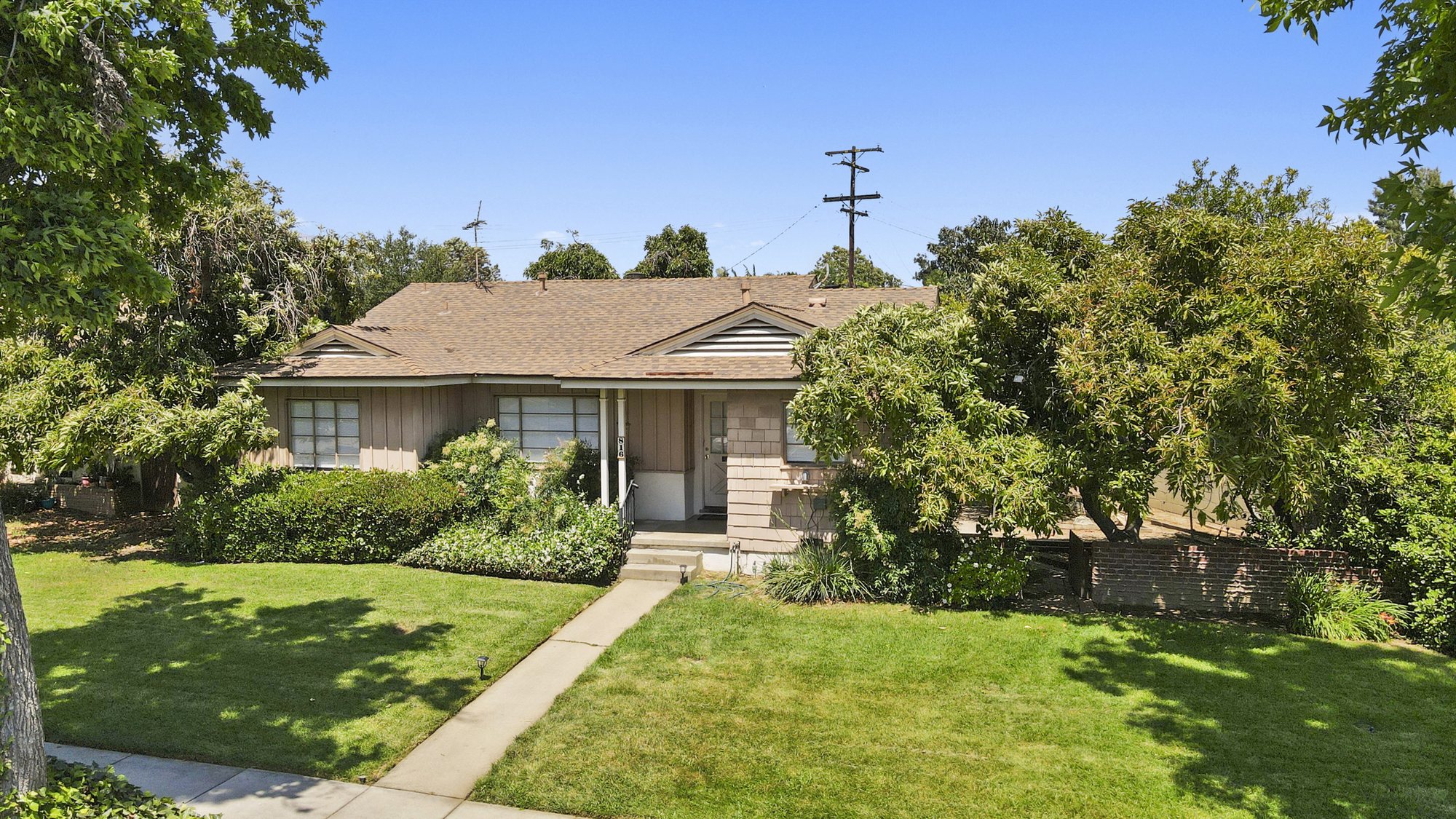 Mid Century Home on Quiet Street Front house in Upland furnished rental photo 5
