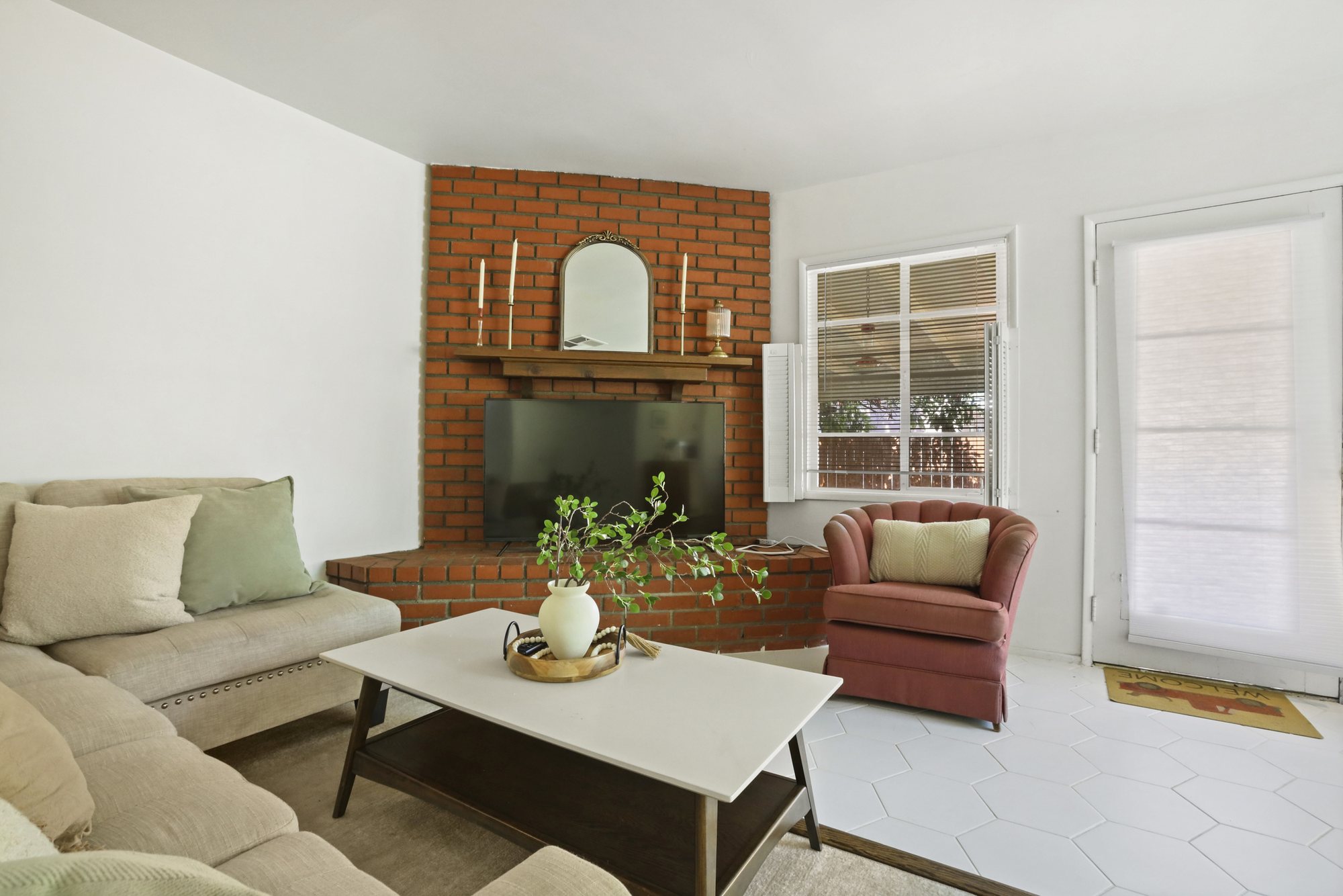 Mid Century Home on Quiet Street Front house in Upland furnished rental photo 7