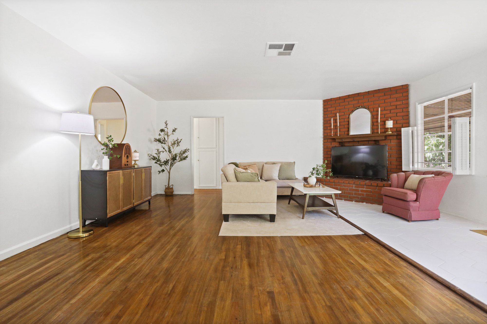 Mid Century Home on Quiet Street Front house in Upland furnished rental photo 11