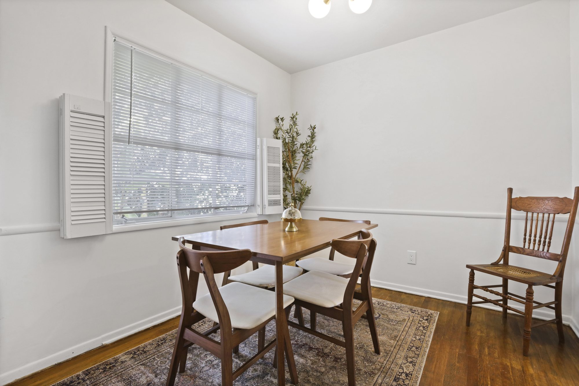 Mid Century Home on Quiet Street Front house in Upland furnished rental photo 12