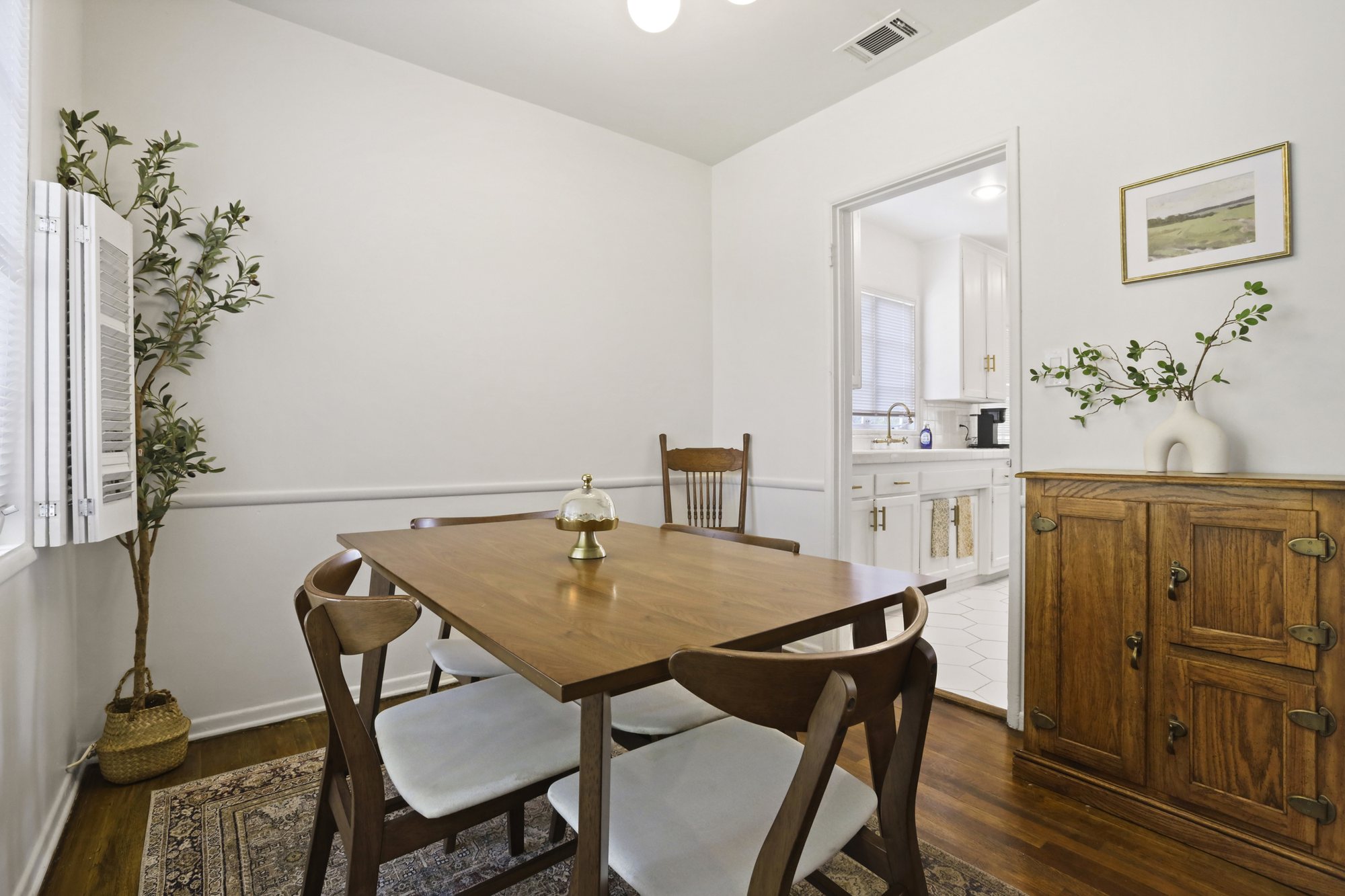 Mid Century Home on Quiet Street Front house in Upland furnished rental photo 13