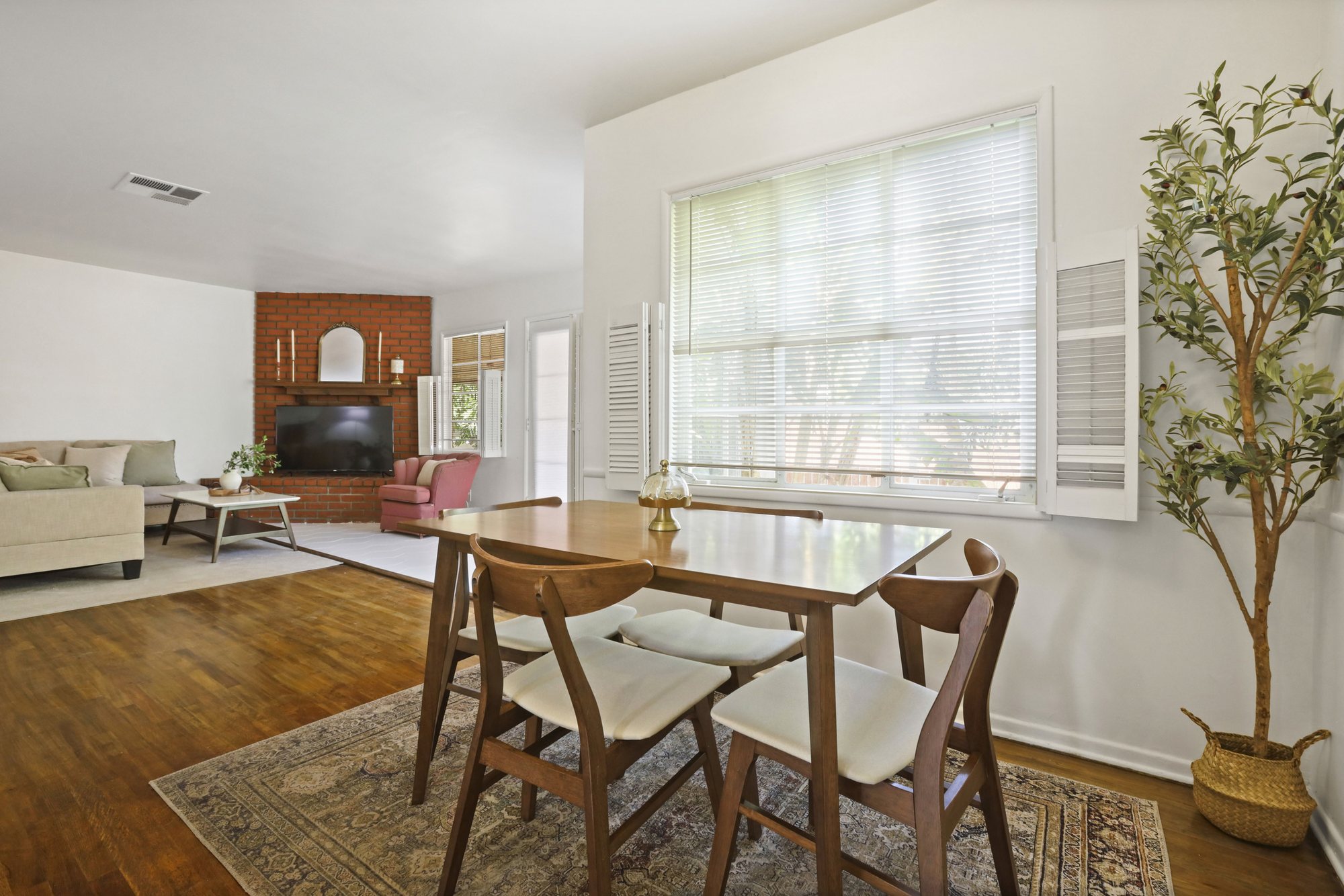 Mid Century Home on Quiet Street Front house in Upland furnished rental photo 14