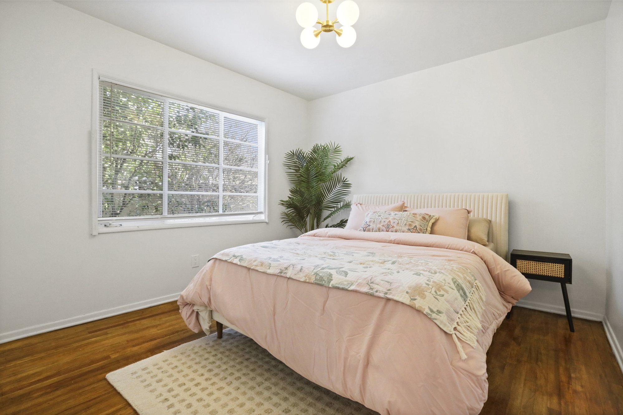Mid Century Home on Quiet Street Front house in Upland furnished rental photo 18