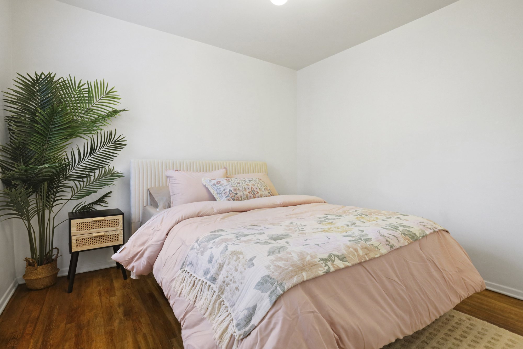 Mid Century Home on Quiet Street Front house in Upland furnished rental photo 19