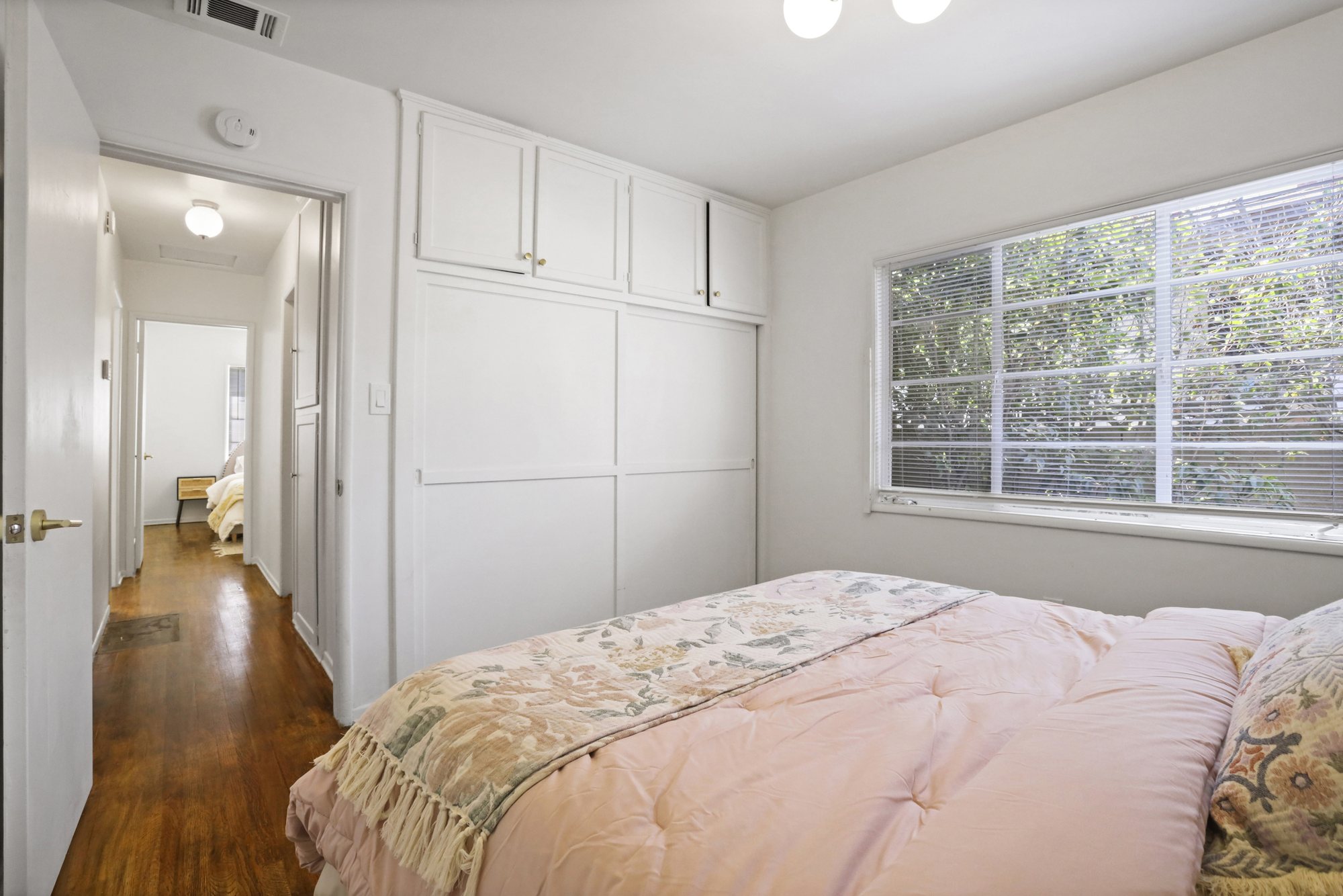 Mid Century Home on Quiet Street Front house in Upland furnished rental photo 21